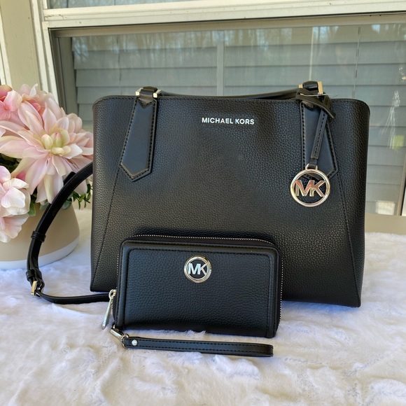 MICHAEL KORS LG EW KIMBERLY . - Picture 1 of 8